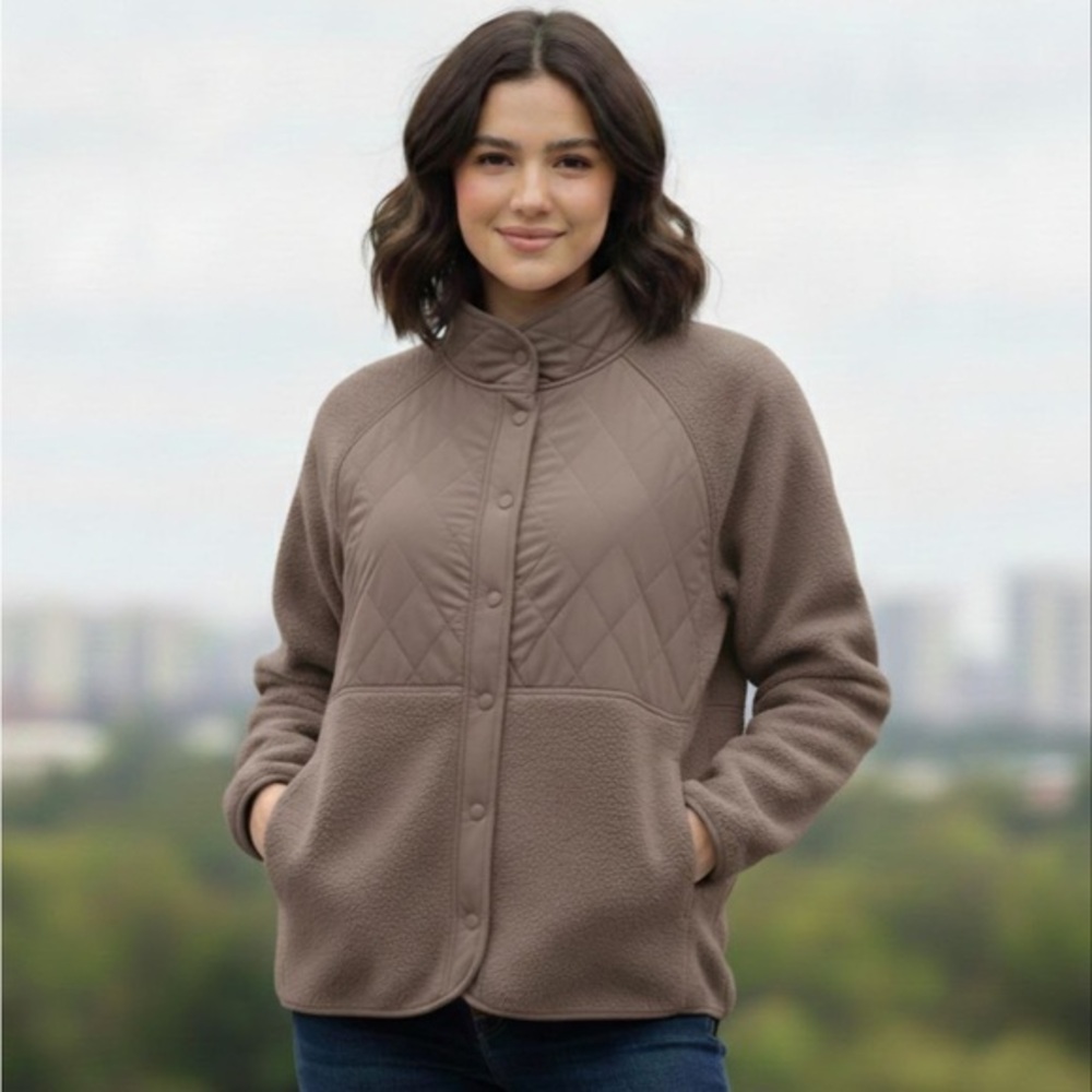 GapFit Women's Fleece Sherpa Button-Down Jacket NWT - Picture 1 of 6